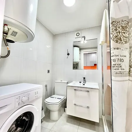 Spacious In Benalbeach With Sea Views Appartamento Benalmádena